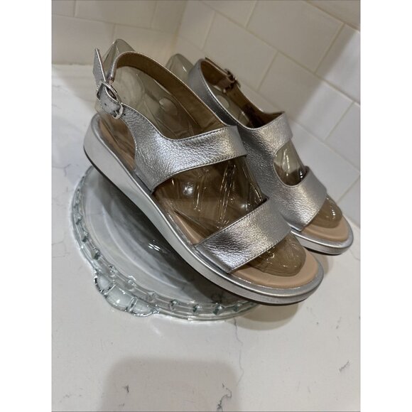 Vionic MADERA Women's Size 8 Silver Leather Sandals - Picture 2 of 12